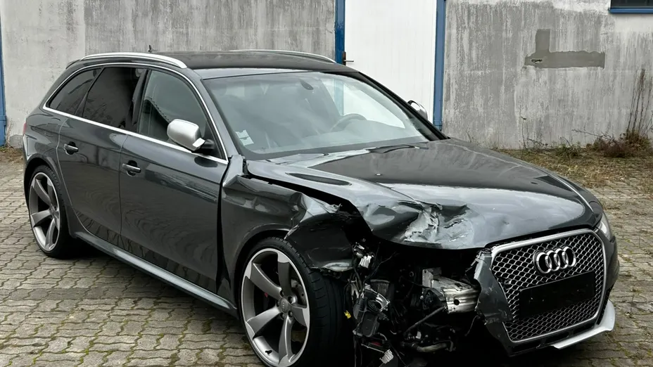 AUDI RS4 Avant -