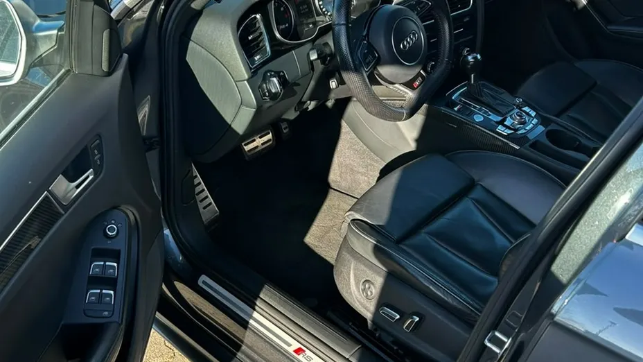 AUDI RS4 Avant -
