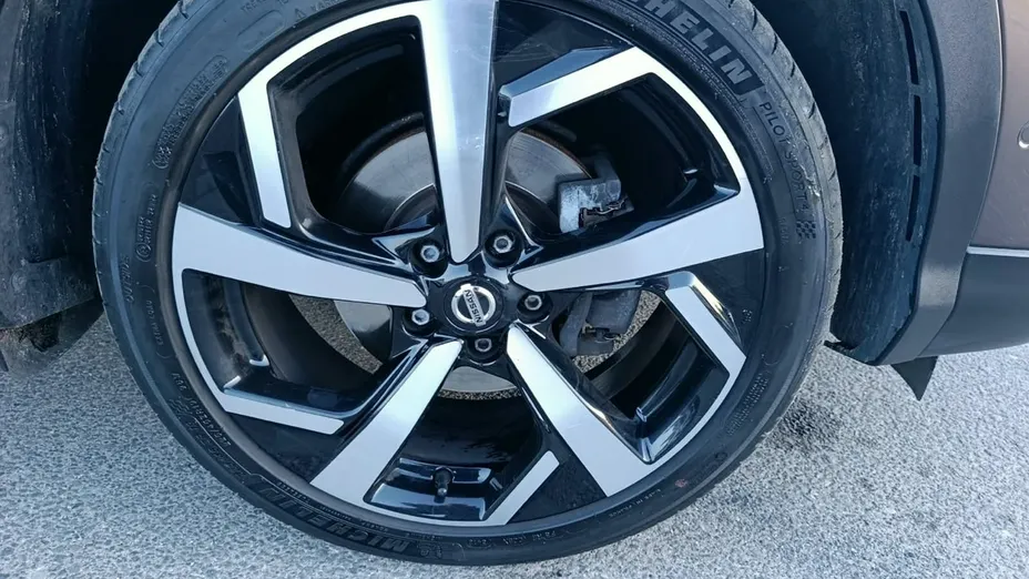 NISSAN Qashqai -
