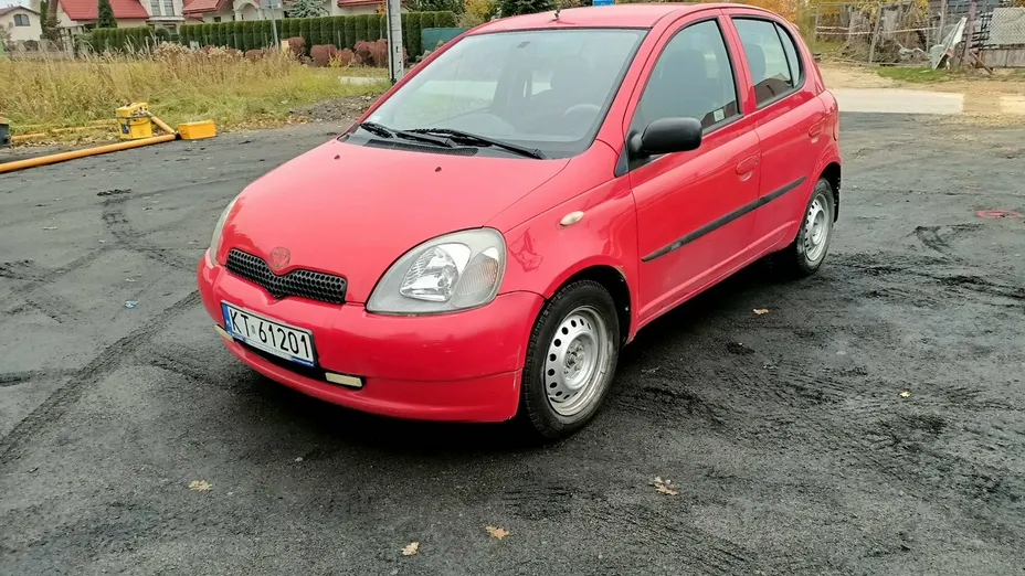 TOYOTA Yaris -