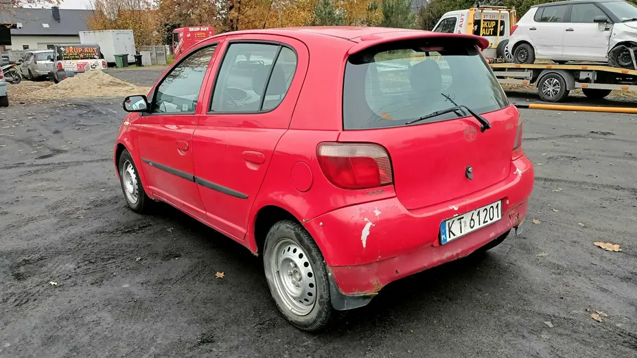 TOYOTA Yaris -