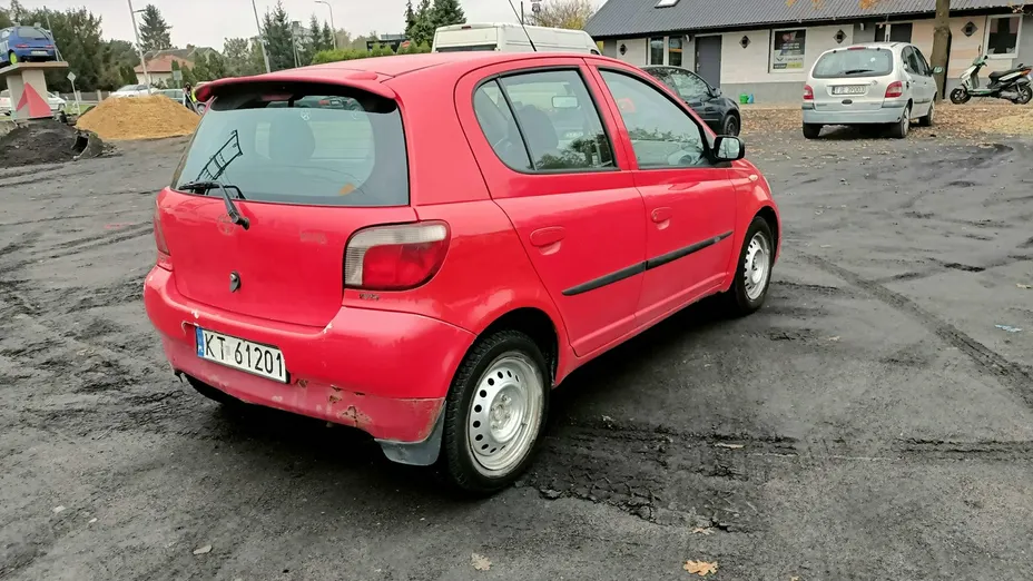 TOYOTA Yaris -