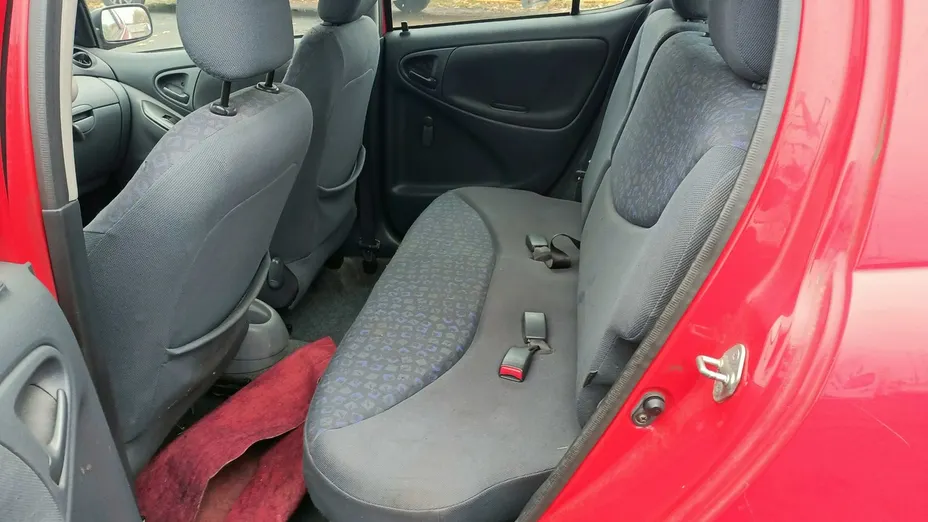 TOYOTA Yaris -