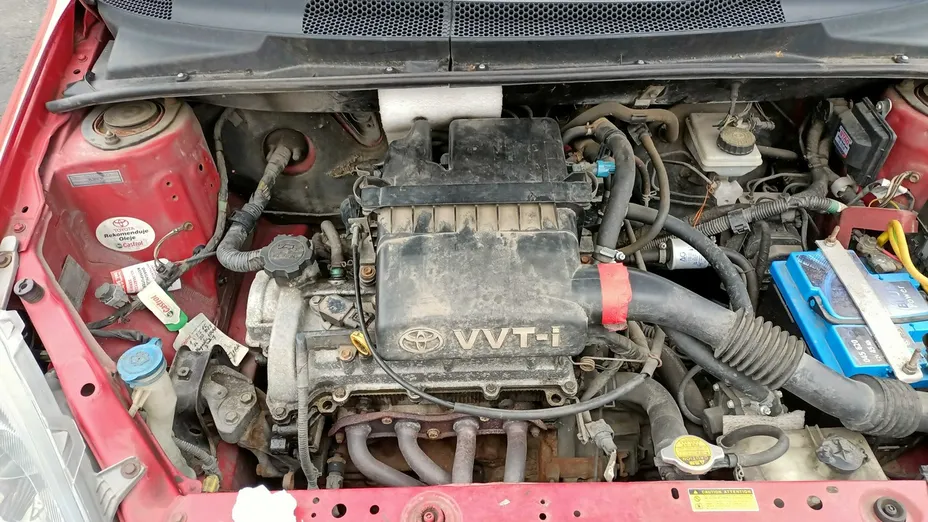 TOYOTA Yaris -