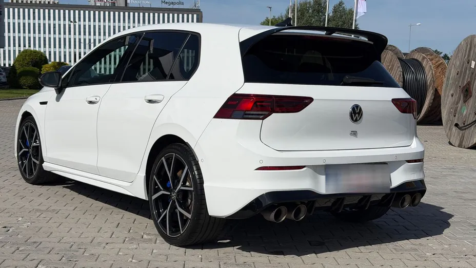 VOLKSWAGEN Golf -