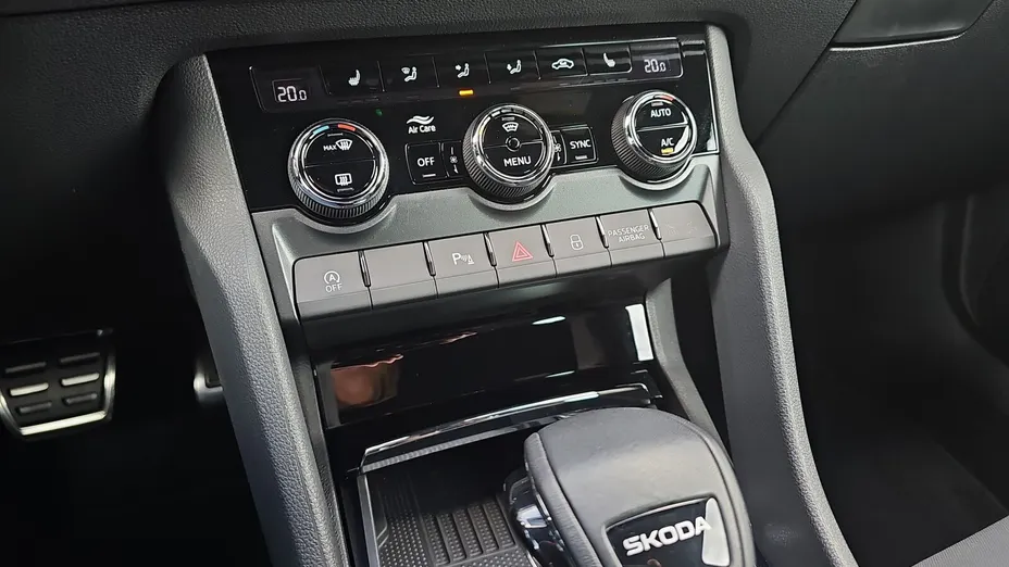 SKODA Karoq -