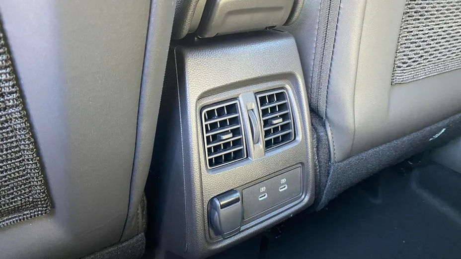 MITSUBISHI Grandis Grandis 1.3T mHEV Intense Style Cold DCT Nowy