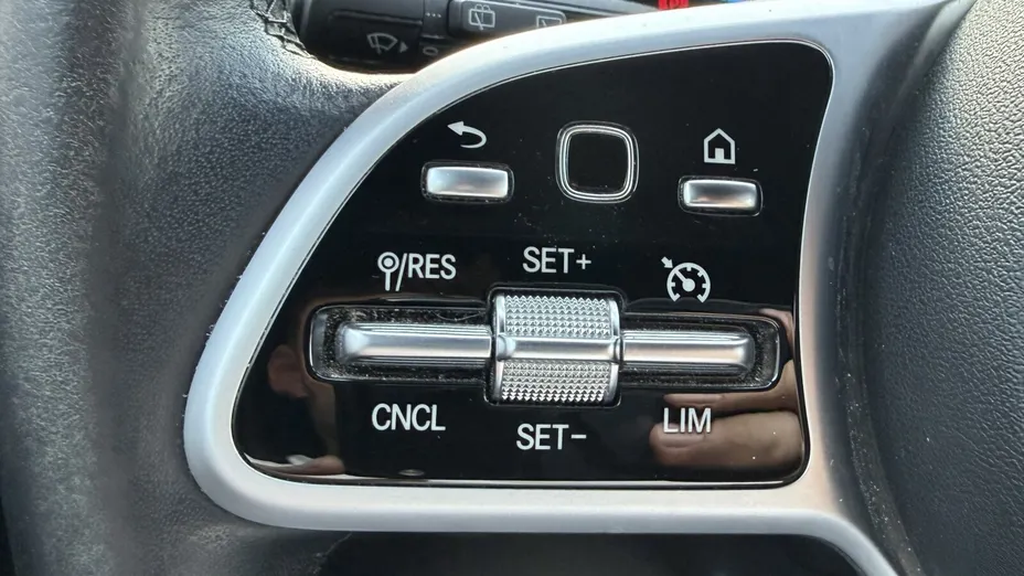 MERCEDES-BENZ GLB GLB 200 d Progressive 8G-DCT