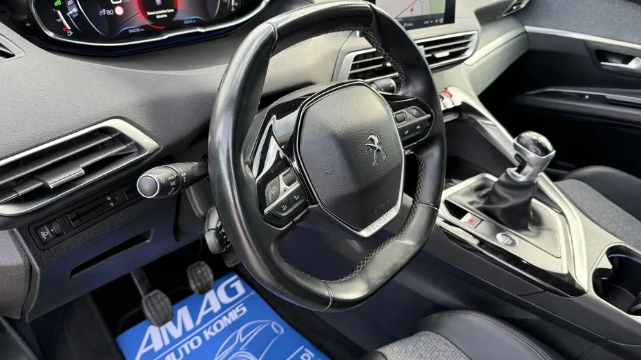 PEUGEOT 5008 -