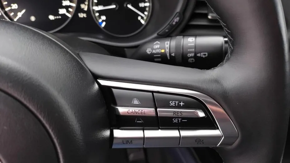MAZDA CX-30 -