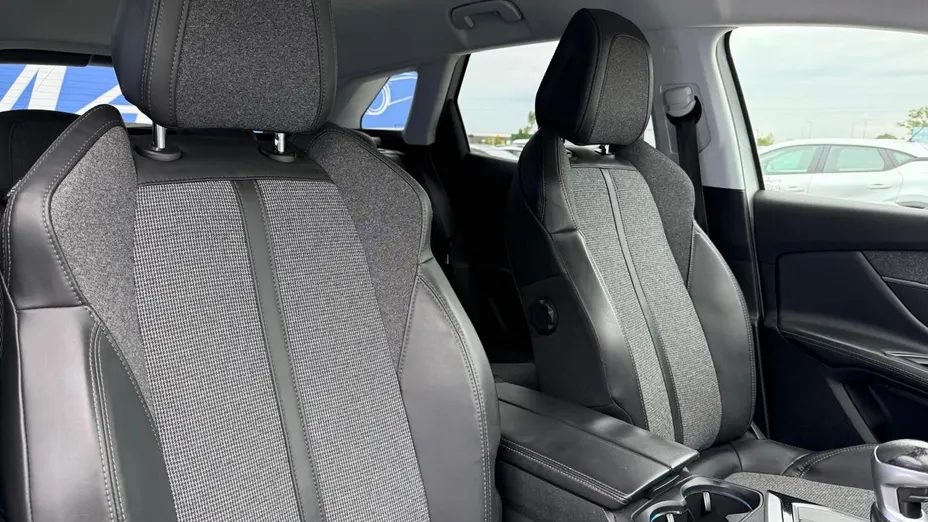 PEUGEOT 3008 -