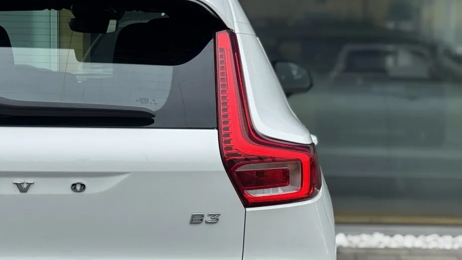 VOLVO XC40 XC40 B3 Plus Dark aut