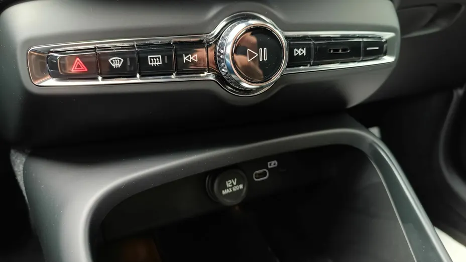 VOLVO XC40 XC40 B3 Plus Dark aut