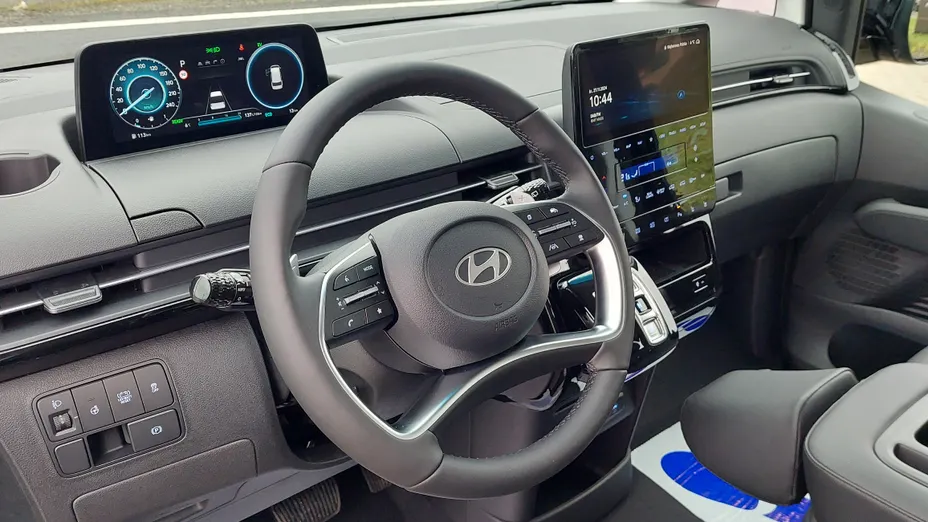 HYUNDAI Staria Staria 1.6 T-GDI HEV Smart VIP aut Nowy