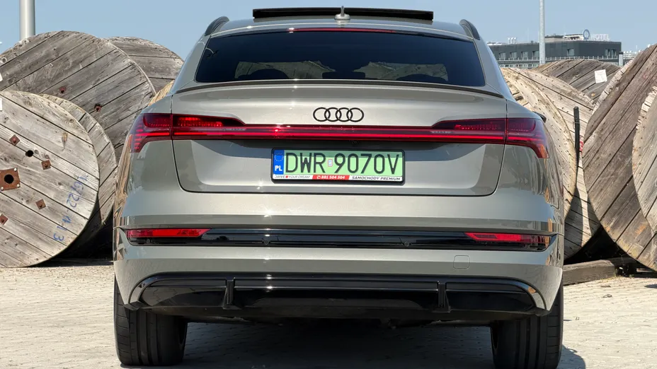 AUDI e-tron Sportback -