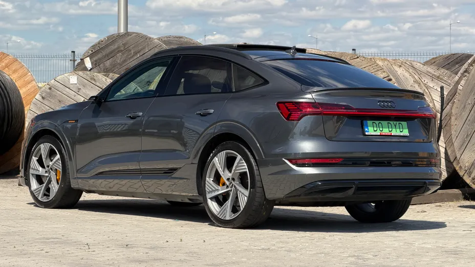 AUDI e-tron Sportback -