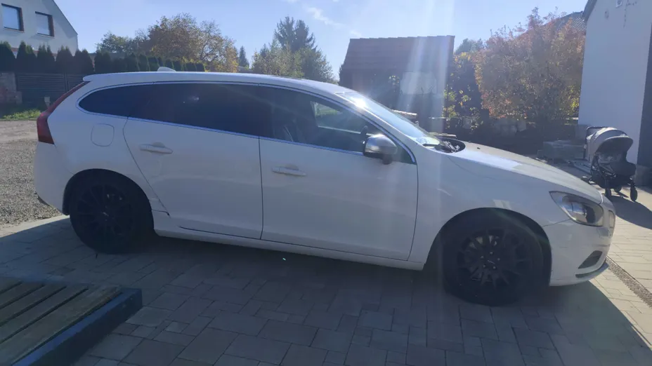 VOLVO V60 -