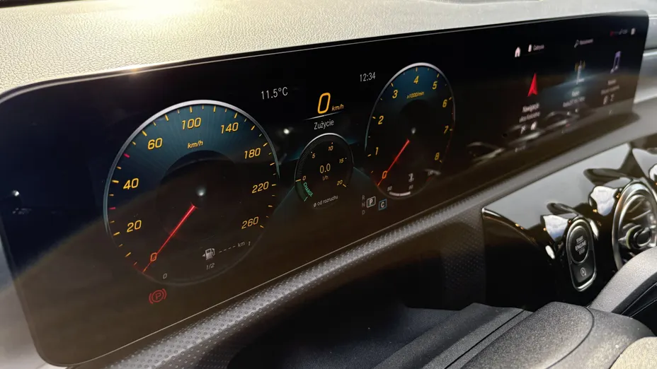 MERCEDES-BENZ A Klasa A 180 7G-DCT AMG Line