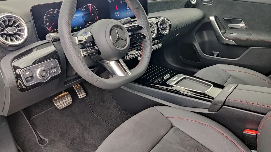 MERCEDES-BENZ A Klasa A 250 e AMG Line 8G-DCT