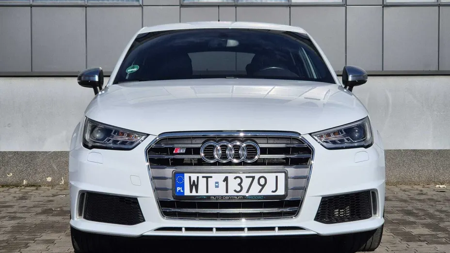 AUDI S1 -