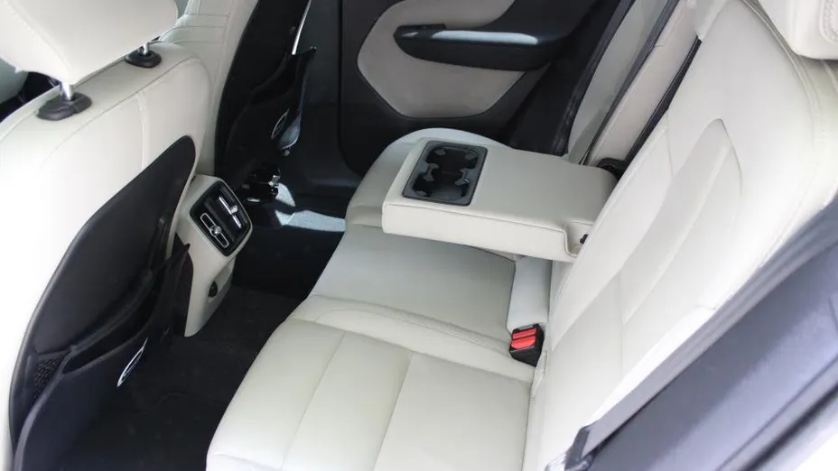 VOLVO XC40 XC40 T3 Momentum
