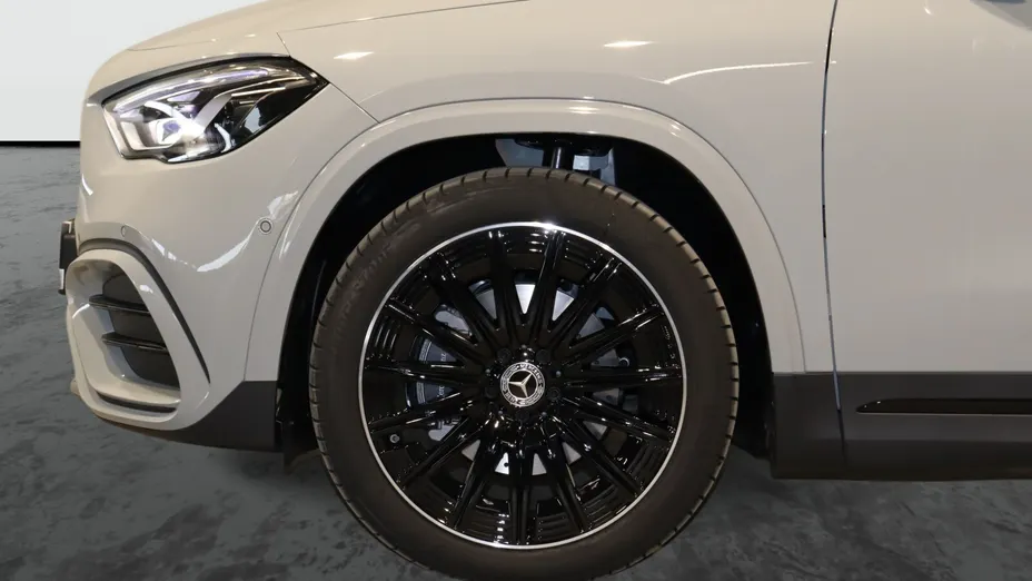 MERCEDES-BENZ GLA GLA 200 d AMG Line 8G-DCT Nowy