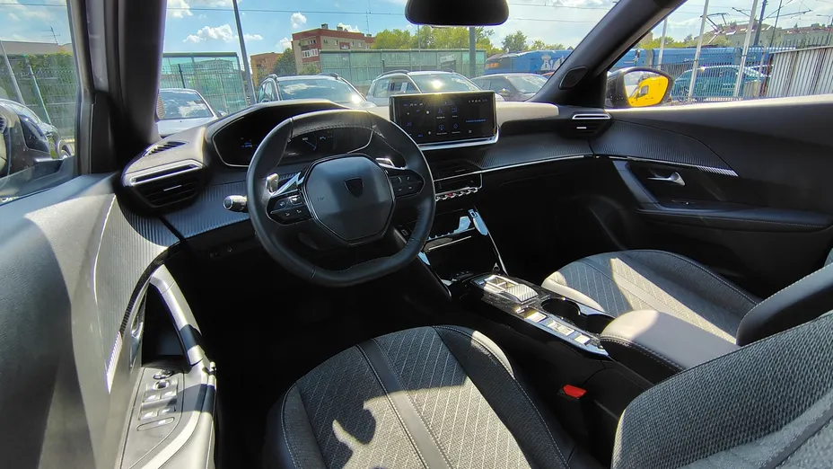 PEUGEOT 2008 2008 1.2 PureTech Allure S&S EAT8