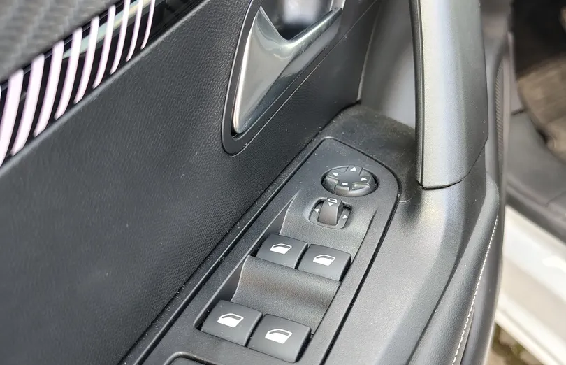 PEUGEOT 2008 2008 1.2 PureTech Allure S&S EAT8
