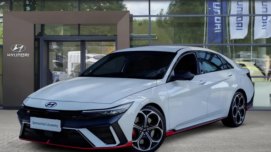 HYUNDAI Elantra -