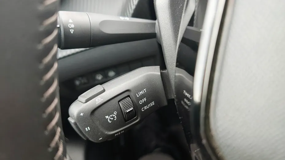 PEUGEOT 208 e-208 50kWh Allure