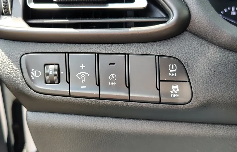 HYUNDAI i30 i30 1.5 T-GDI 48V Smart