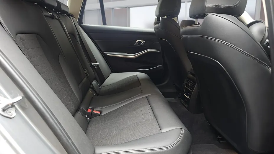 BMW Seria 3 330i xDrive aut