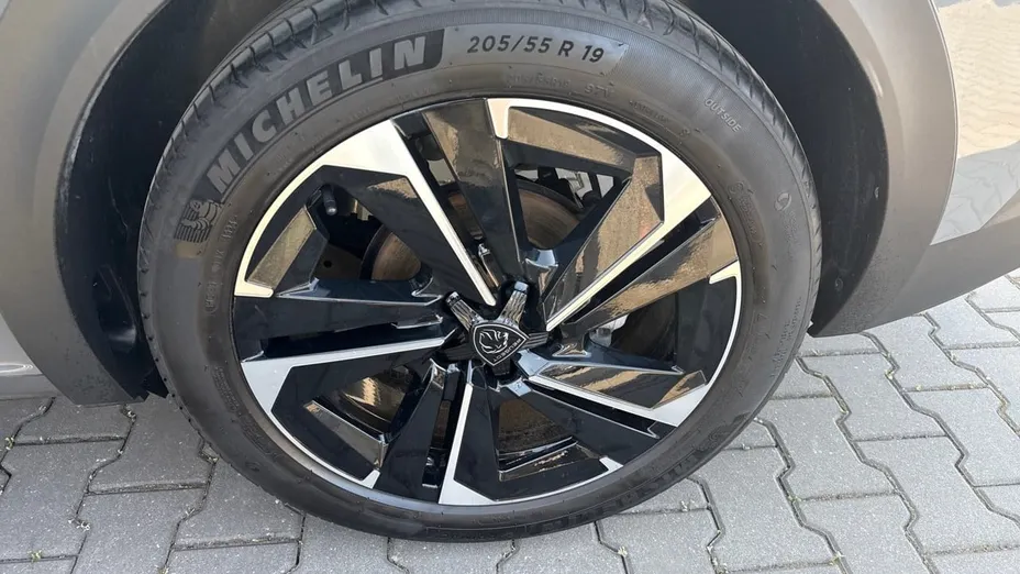 PEUGEOT 408 408 1.2 PureTech Allure S&S EAT8