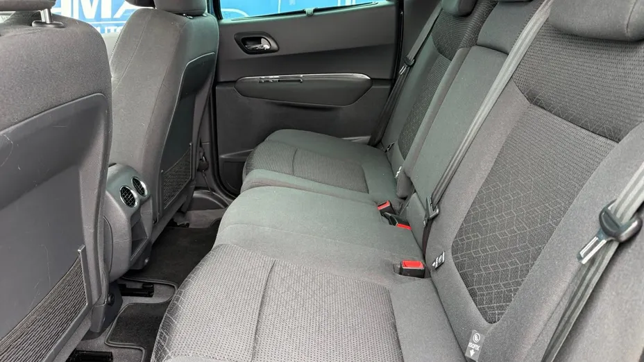 PEUGEOT 3008 -