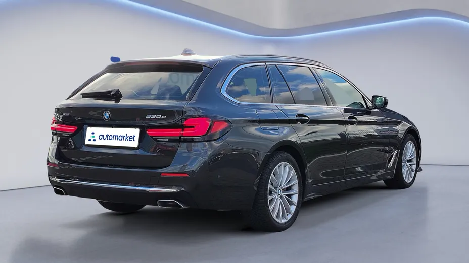 BMW Seria 5 530e xDrive Luxury Line aut
