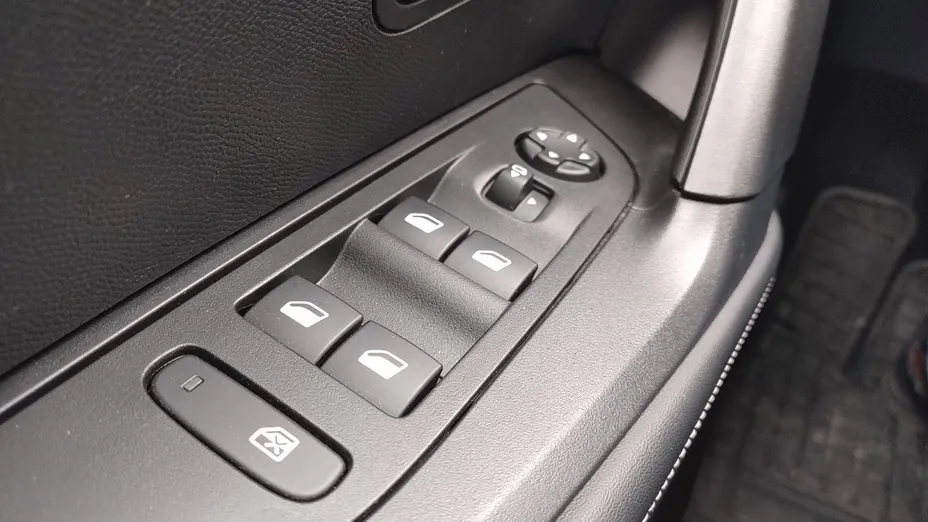 PEUGEOT 2008 2008 PureTech 130 Allure S&S EAT8