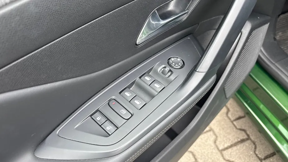 PEUGEOT 308 308 1.2 PureTech Allure Pack S&S EAT8