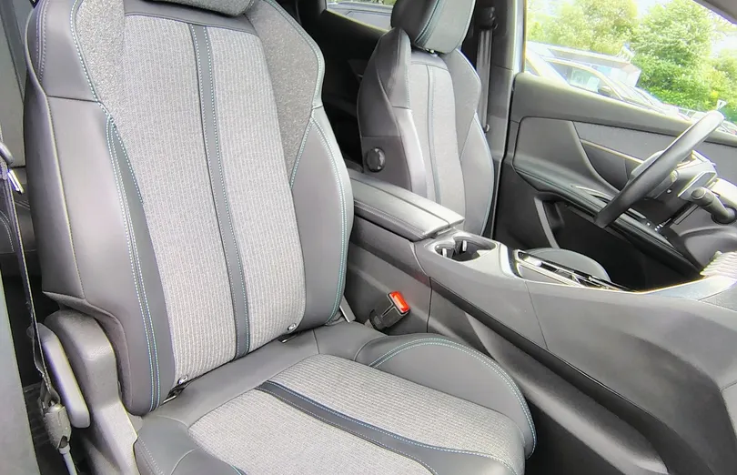 PEUGEOT 3008 3008 1.2 PureTech Allure Pack S&S EAT8