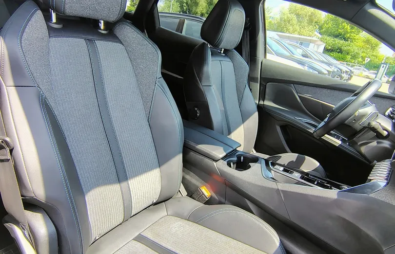 PEUGEOT 3008 3008 1.2 PureTech Allure Pack S&S EAT8