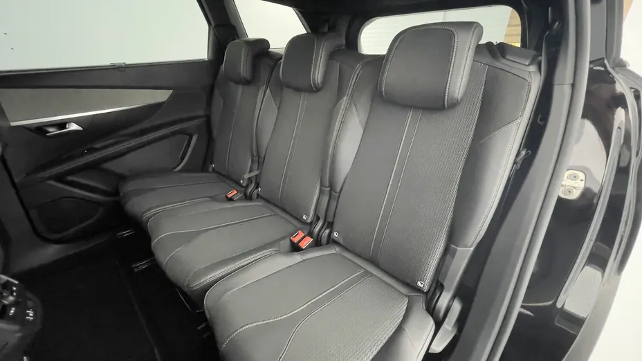 PEUGEOT 5008 -