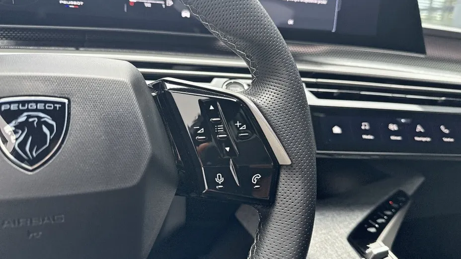 PEUGEOT 3008 3008 1.2 PureTech mHEV GT Exclusive e-DCS6
