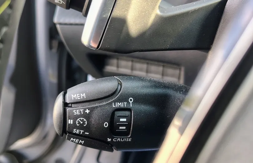 PEUGEOT 2008 2008 PureTech mHEV GT e-DCS6