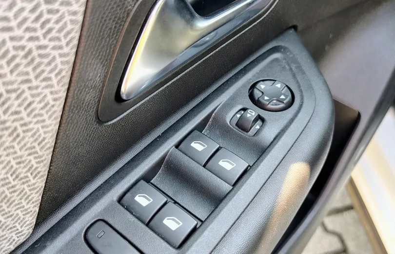 CITROEN C4 e-C4 EV136 50kWh Shine