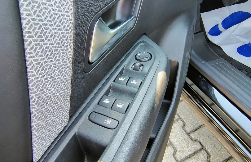 CITROEN C4 e-C4 EV136 50kWh Shine