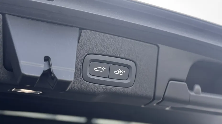 VOLVO XC60 XC60 T6 Plug-In Hybrid AWD Plus Bright aut