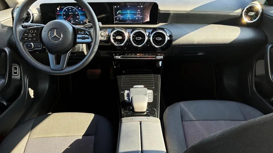 MERCEDES-BENZ CLA CLA 180 7G-DCT