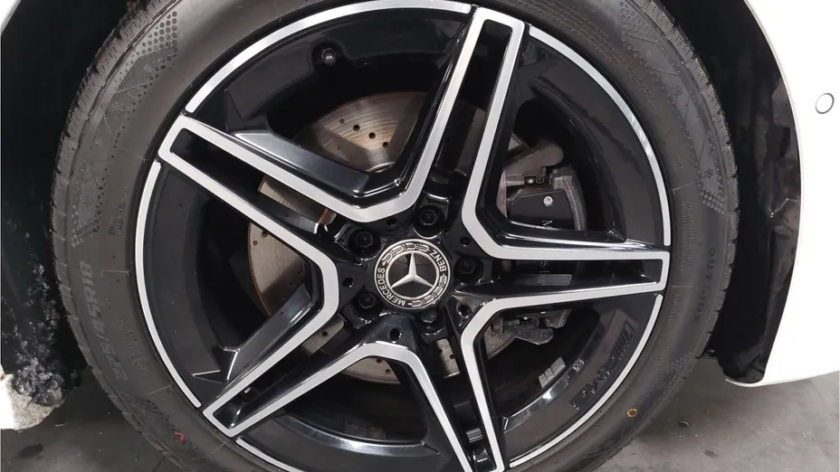 MERCEDES-BENZ A Klasa A 220 4-Matic AMG Line 8G-DCT