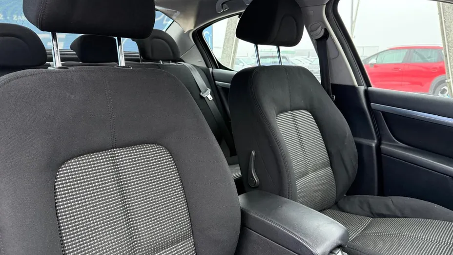 PEUGEOT 407 -