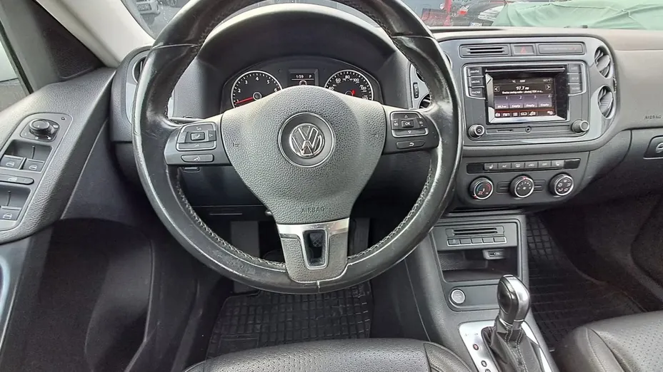 VOLKSWAGEN Tiguan -