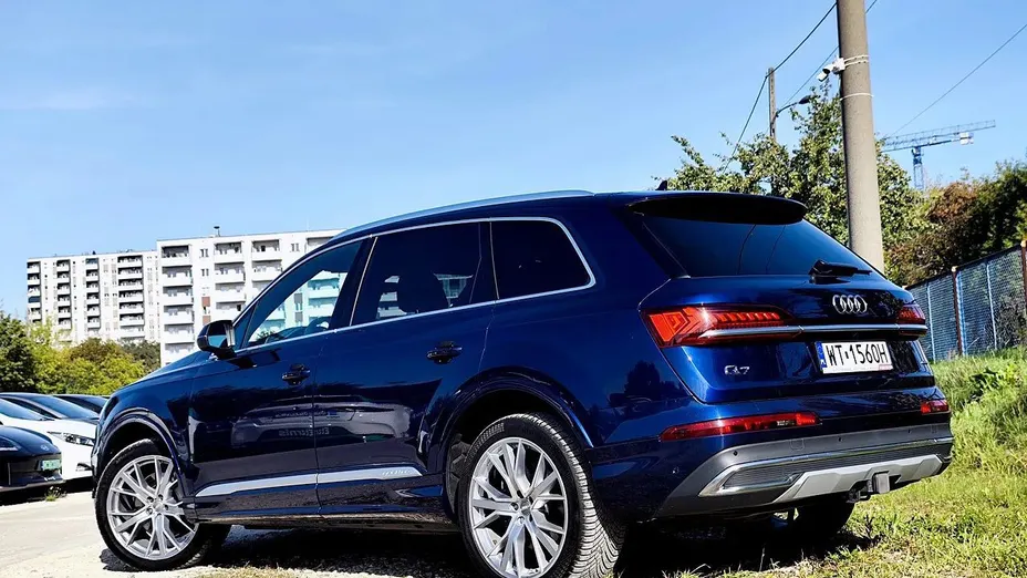 AUDI Q7 -